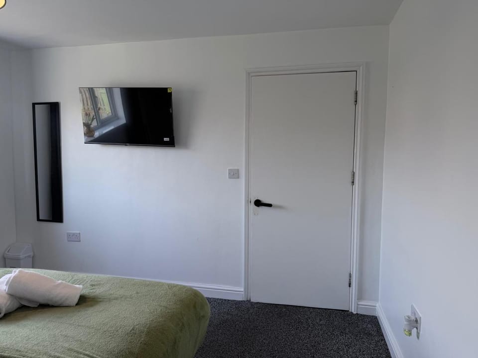 Stunning Stay Near Shopping and City Centres Vacation rental in Leeds