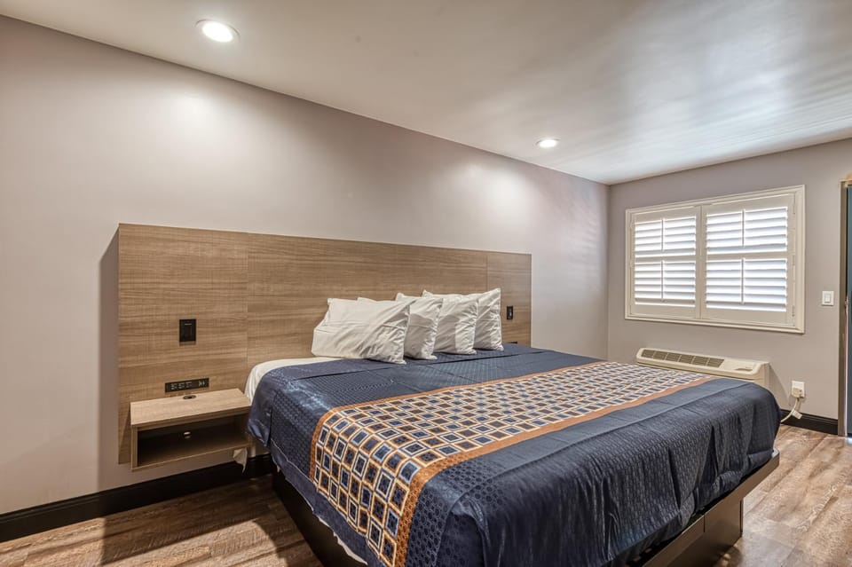 Bed, Photo of the whole room