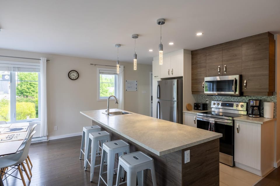 Kitchen or kitchenette, Dining area, dishwasher, oven, stove, toaster