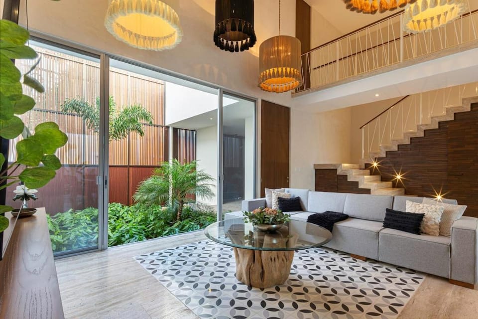 Casa del Paseo Luxury Home in Centro Rooftop Bar & 2 Pools House in Merida