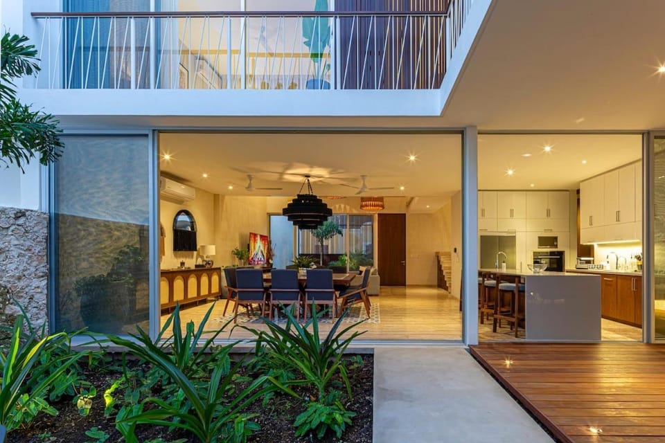 Casa del Paseo Luxury Home in Centro Rooftop Bar & 2 Pools House in Merida