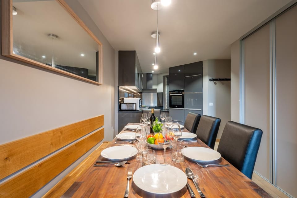 Slope front Ski-In Out Escape Spacious Apartment- In the center of Val Thorens Apartment in Les Allues