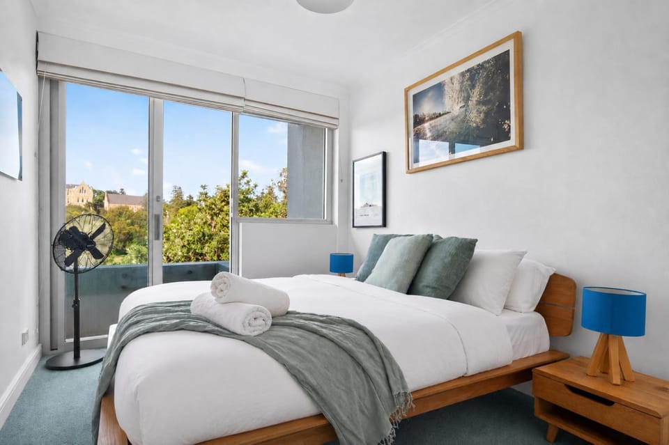 Stunning Manly Views 3BR Coastal Apartment Apartment in Manly