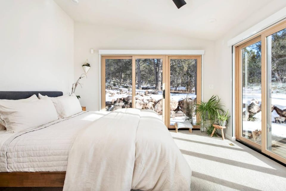Bed, Natural landscape, Winter, View (from property/room), Bedroom