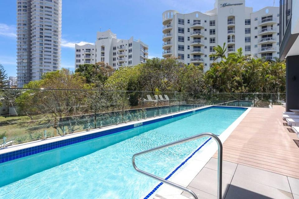 Luxurious Beachfront Retreat in Burleigh Heads Apartment in Burleigh Heads