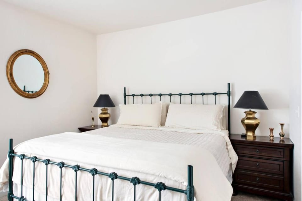 Hot Springs Getaway – Bright, Modern 2BR Townhouse Apartment in Glenwood Springs