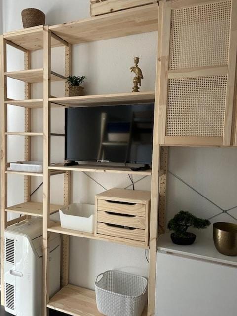 TV and multimedia, air conditioner
