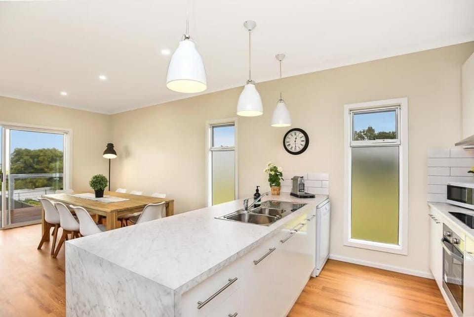 6A Giles St - Sea Views one street from the beach Apartment in Encounter Bay