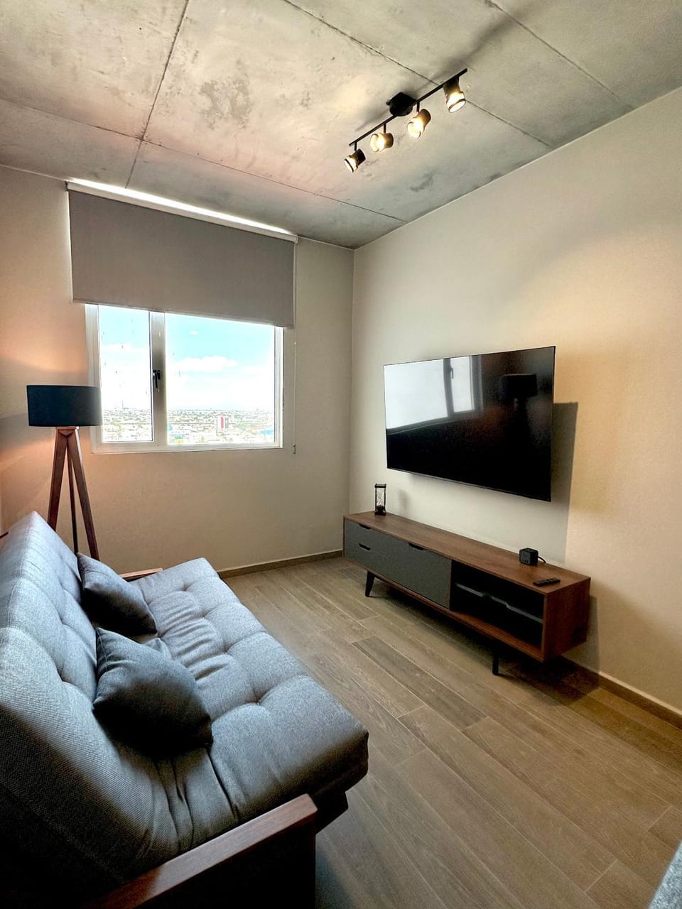 Communal lounge/ TV room, TV and multimedia, Living room, Seating area, Evening entertainment