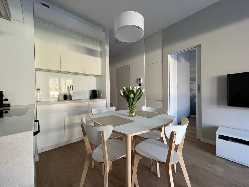 Coffee/tea facilities, Kitchen or kitchenette, Dining area, microwave, kitchen