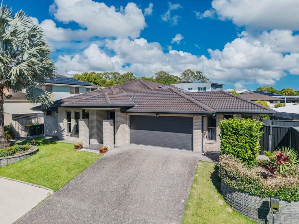 Family Beach Escape - 4 Bedroom Home with Pool House in Pottsville