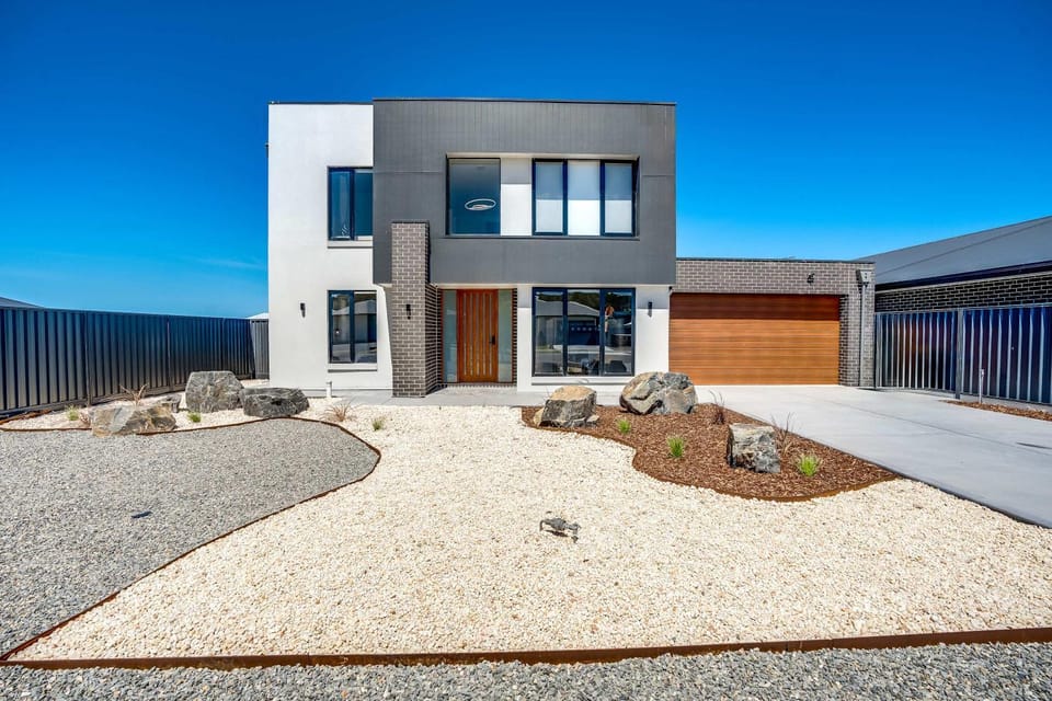 Luxury Family Waterfront Home - 93 Victoria Pde House in South Australia