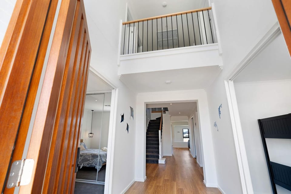 Luxury Family Waterfront Home - 93 Victoria Pde House in South Australia