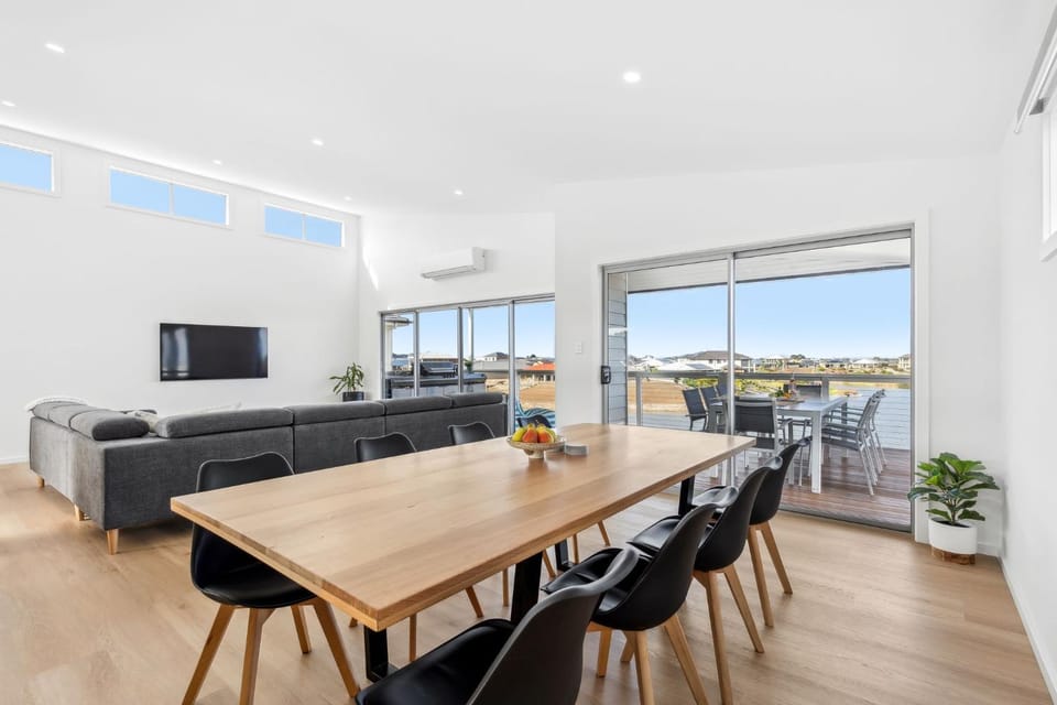 Lagoon Views House in South Australia