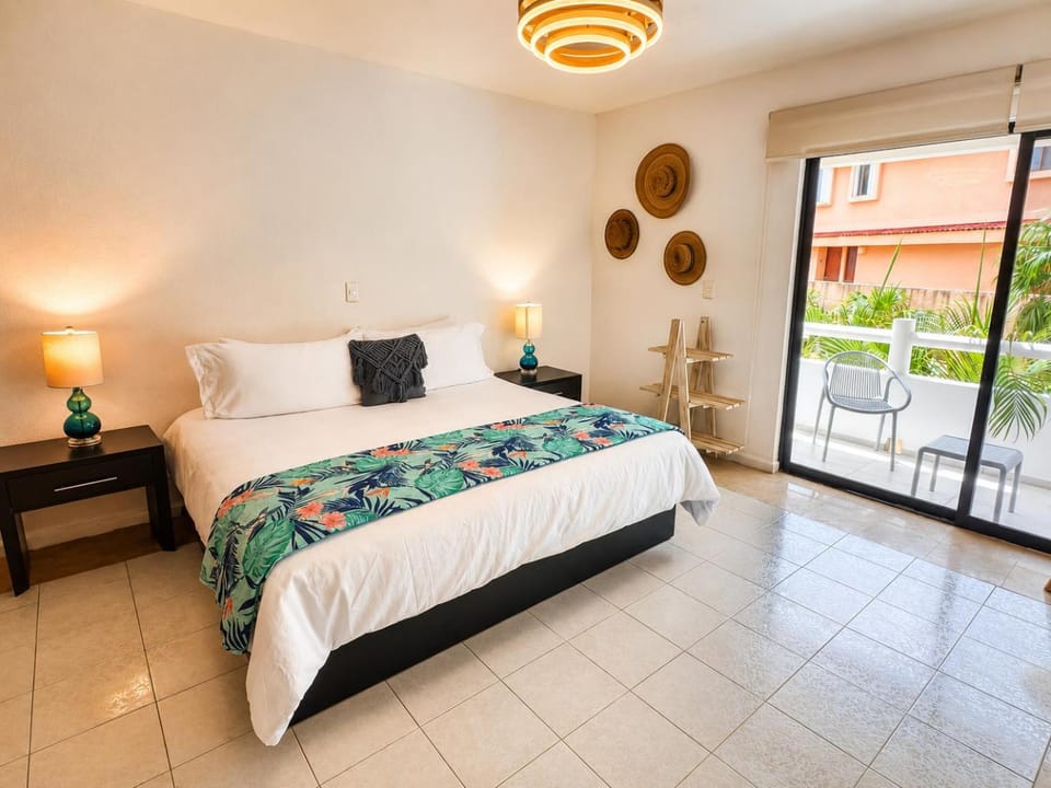 Bed, View (from property/room), Balcony/Terrace, Photo of the whole room, Bedroom