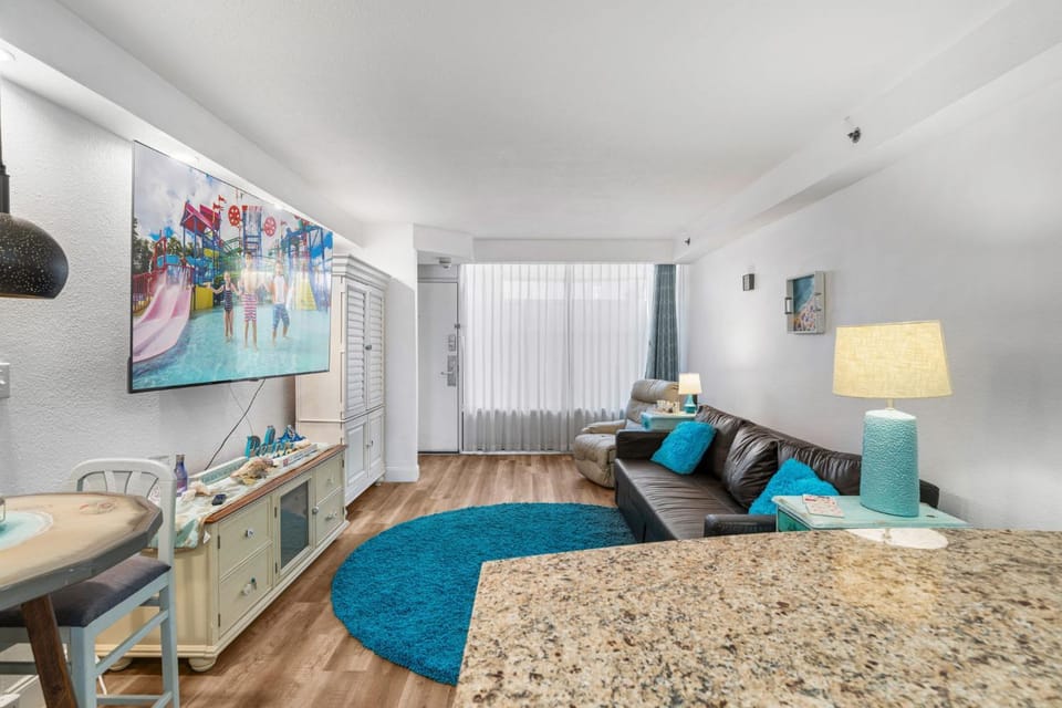 Oceanfront 1BR Condo Daytona Resort Pool Access House in Holly Hill