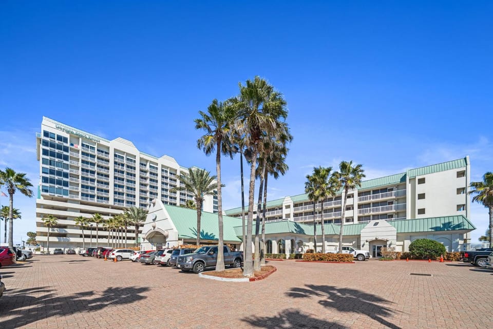 Oceanfront 1BR Condo Daytona Resort Pool Access House in Holly Hill