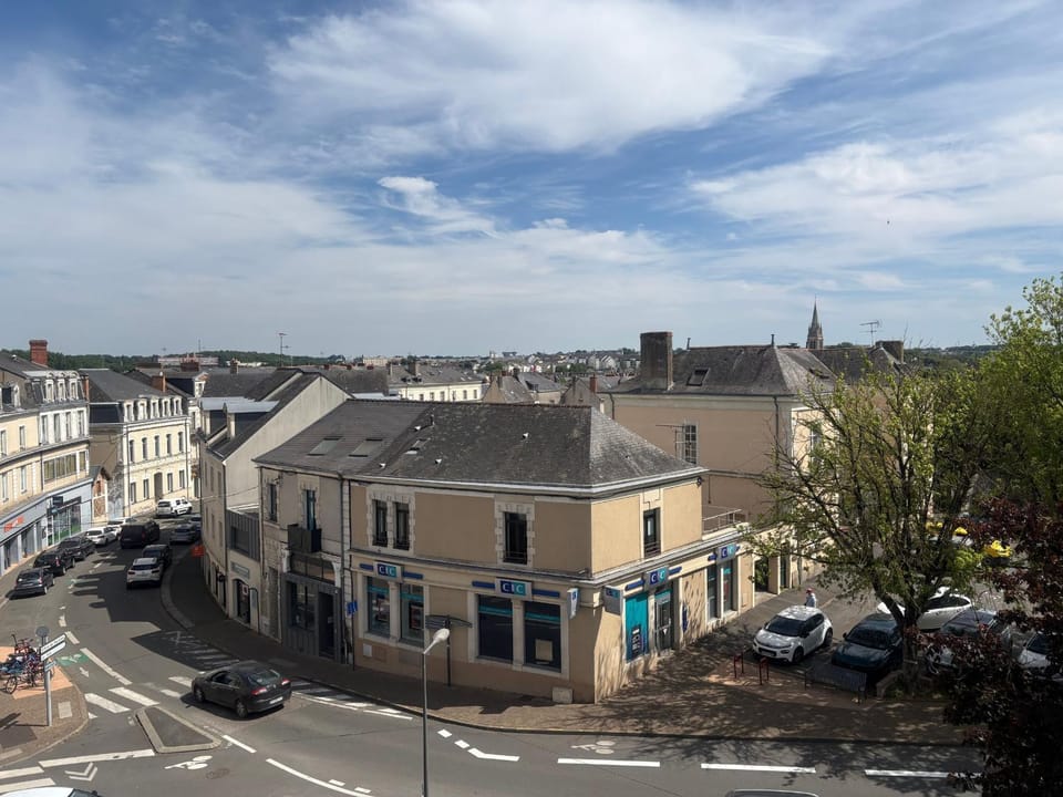 Chic studio en centre-ville, parking - 2 pers. - FR-1-410-493 Apartment in Pays de la Loire