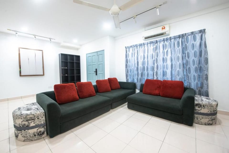 Lovely Family Home 12pax 3 min from toll House in Negeri Sembilan, Malaysia