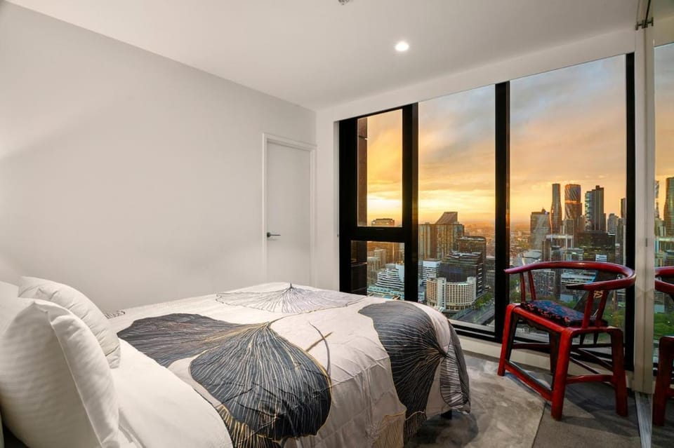 View (from property/room), Bedroom, City view, Mountain view