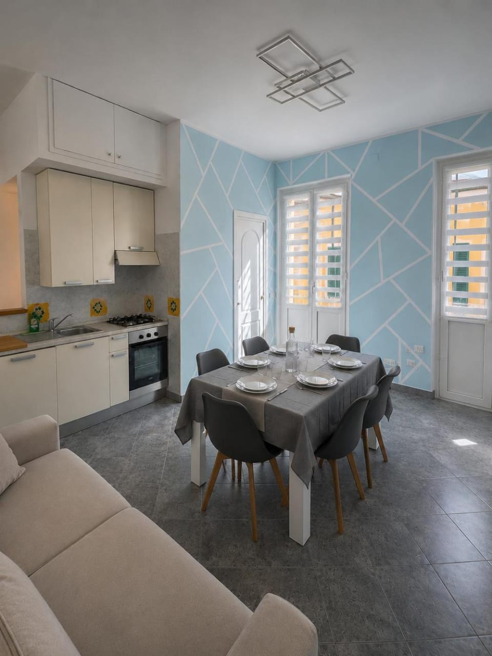 Kitchen or kitchenette, Living room, Seating area, Dining area, pet friendly, stove, air conditioner