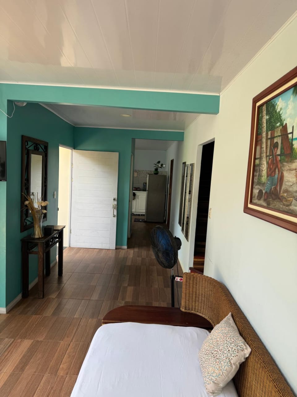 Bed, TV and multimedia, Photo of the whole room, Bedroom