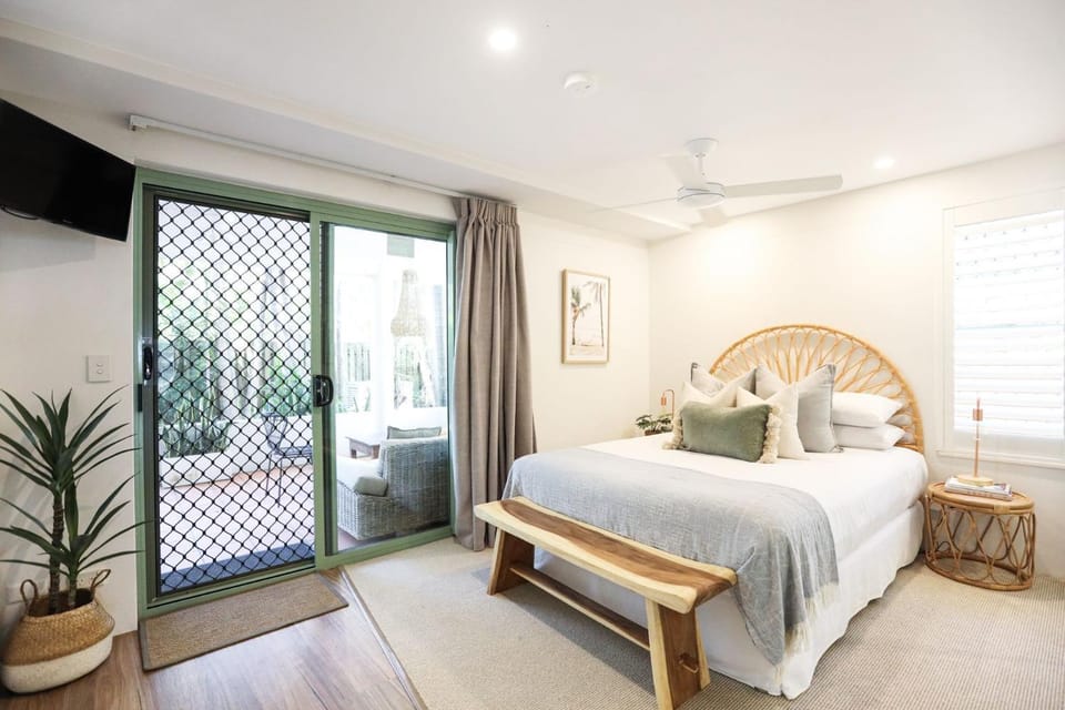 NEW Karinya at Surfside located Opposite the Beach Apartment in Byron Bay