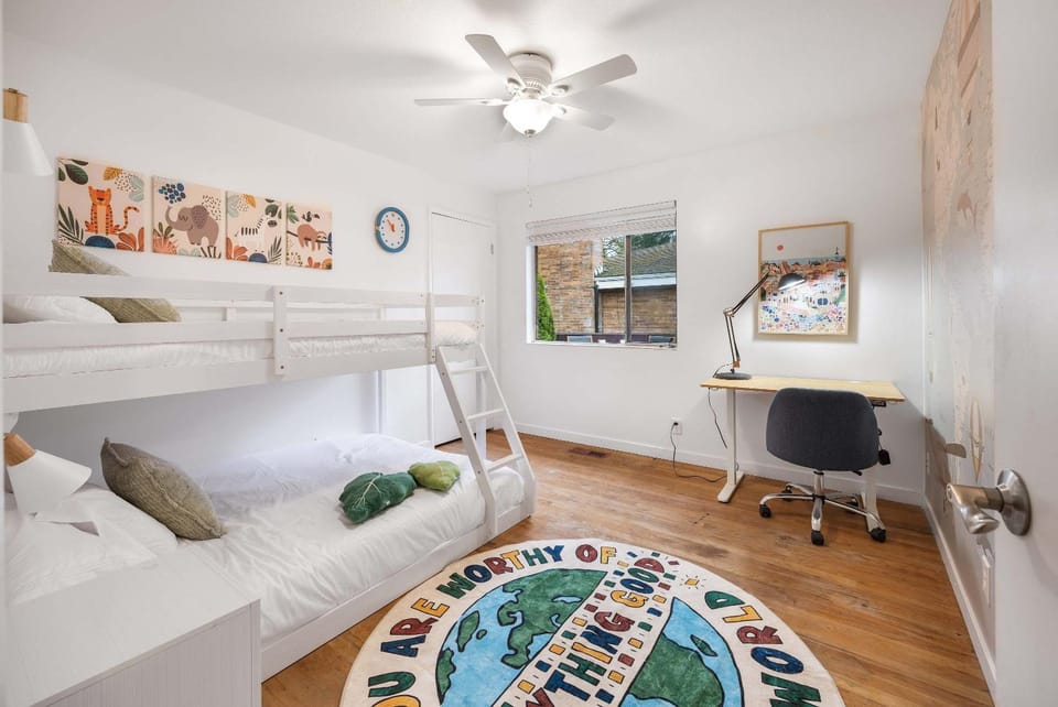 Spacious 2BR Home Near UW Parks & Station House in Lake City