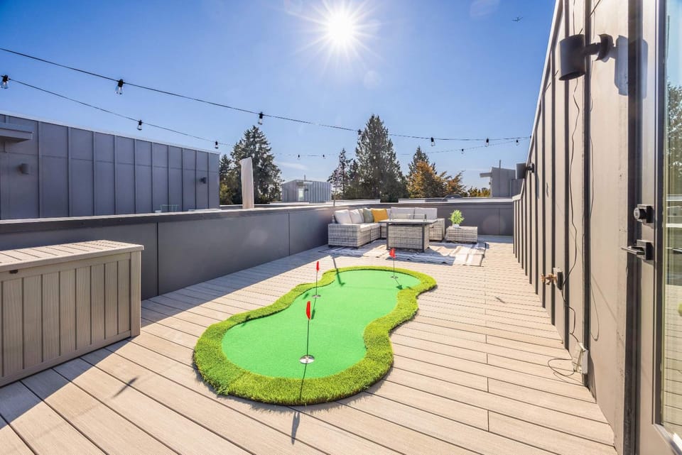 Modern 3BR City View Home w Near Green Lake & UW House in Seattle