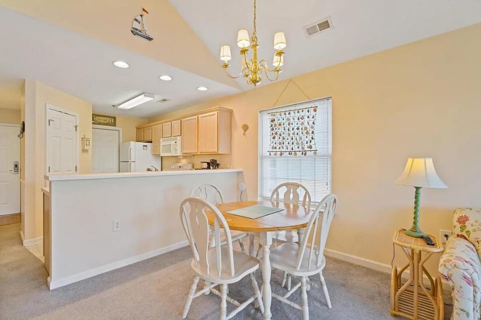 Seating area, Dining area