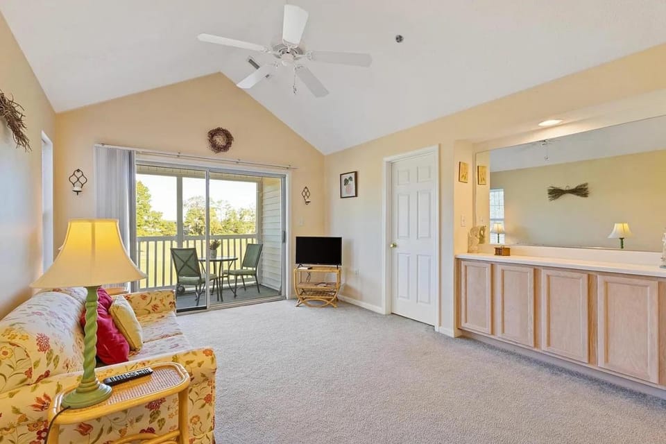 Communal lounge/ TV room, TV and multimedia, Living room, Seating area
