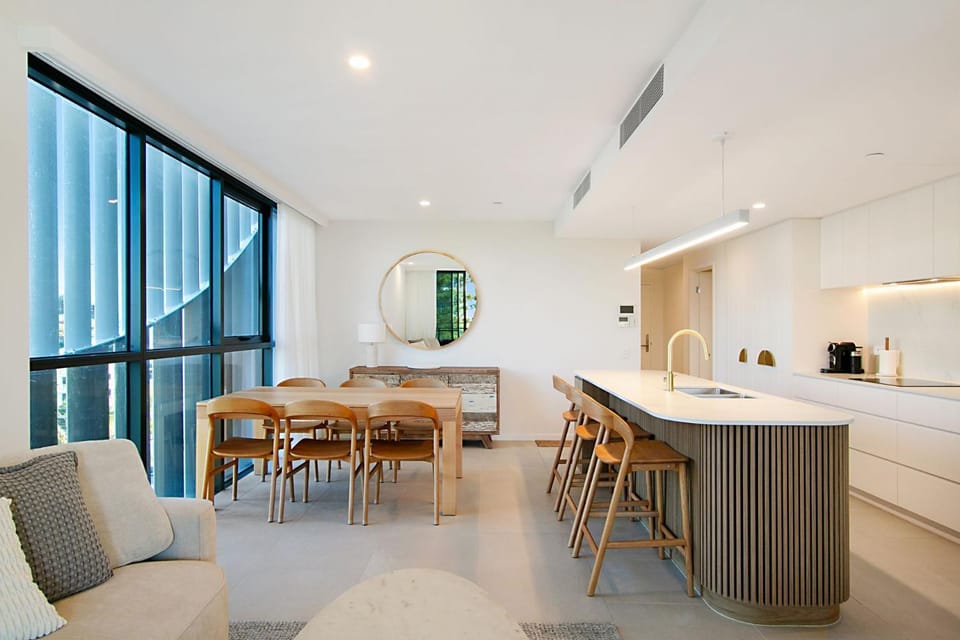 Kitchen or kitchenette, Living room, Seating area, Dining area