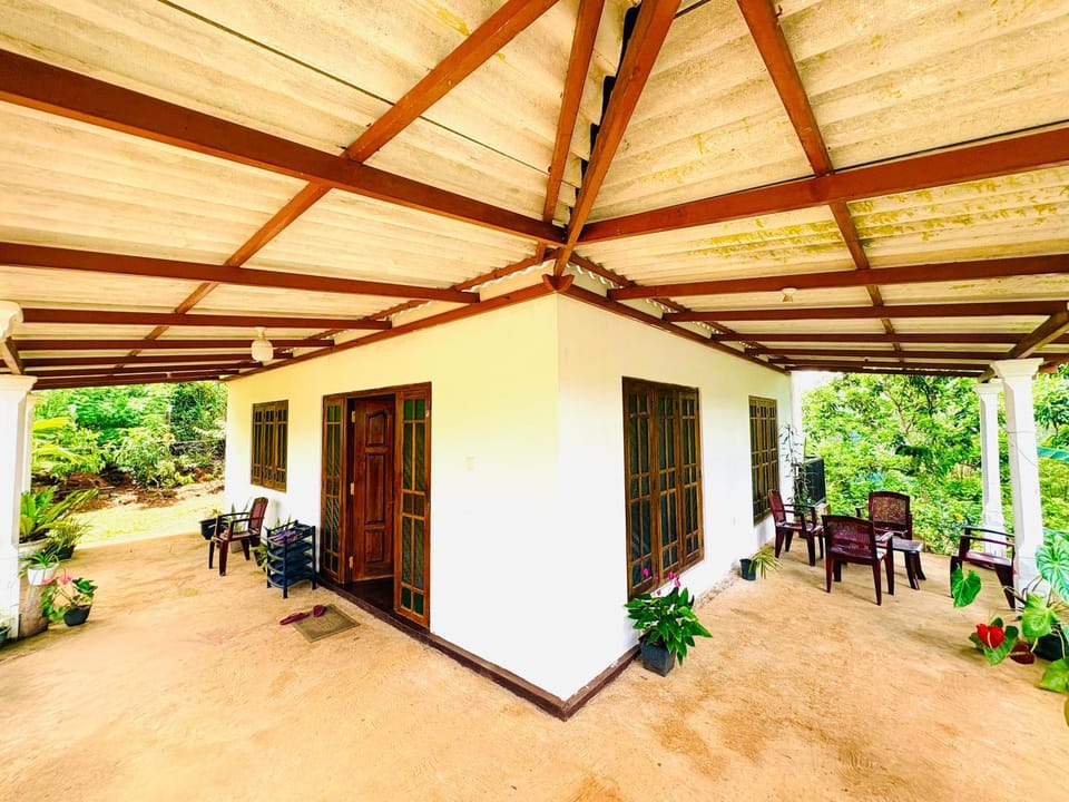 Oli Guest House Diyathalawa Villa in Uva Province, Sri Lanka