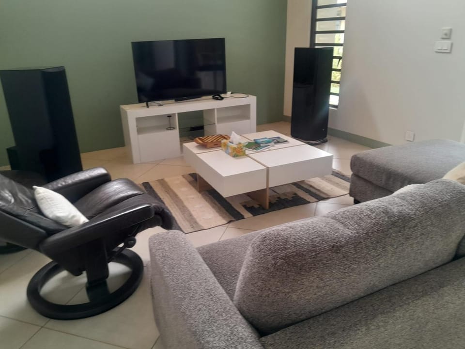 Communal lounge/ TV room, TV and multimedia, Seating area
