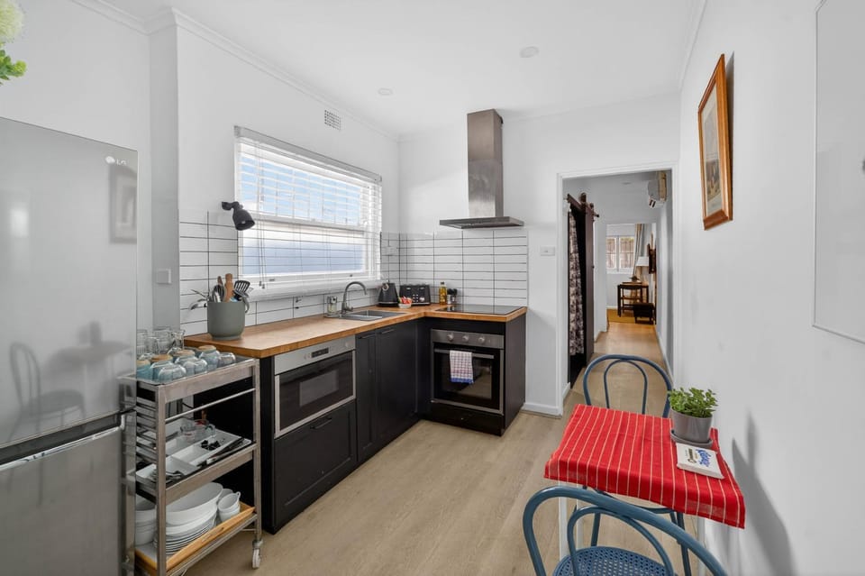 Kitchen or kitchenette, Dining area, oven, stove, toaster