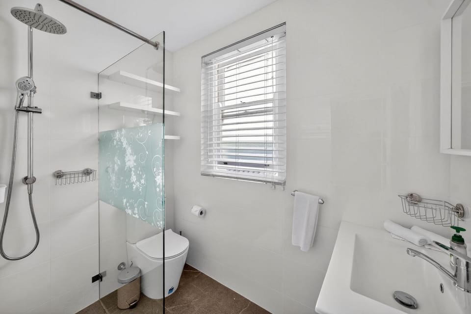 Shower, Bathroom, towels