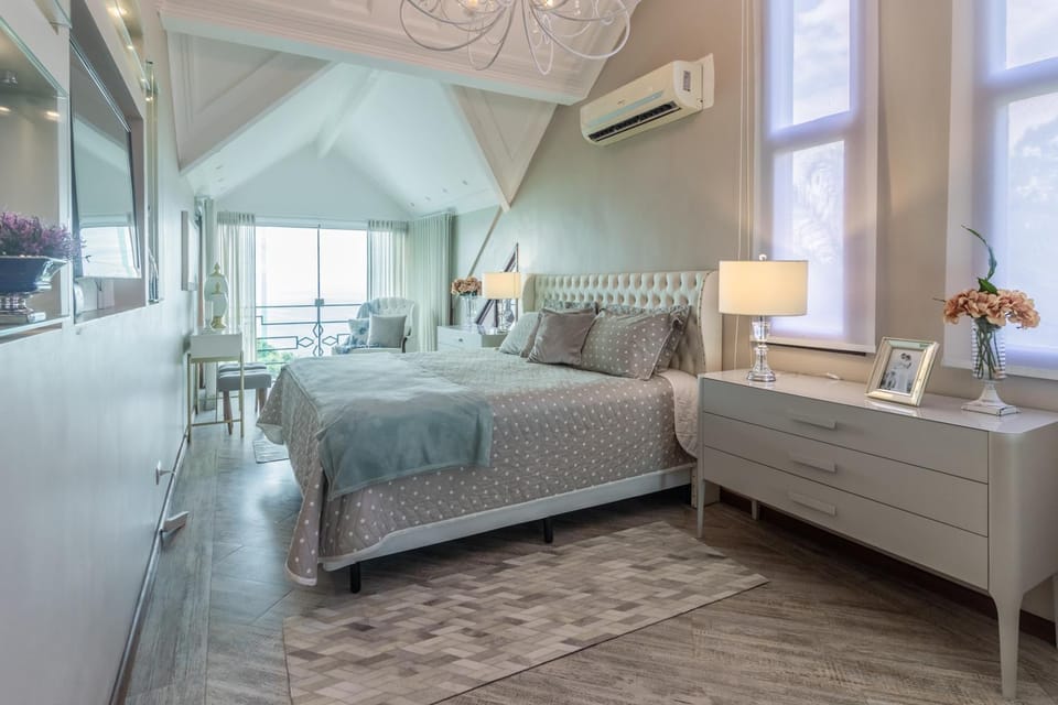 Bed, TV and multimedia, Photo of the whole room, Bedroom, minibar, air conditioner
