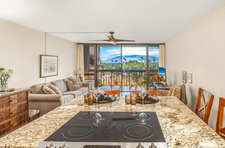 Maui Vista #1-319 Oceanfront Complex, Pickleball Courts, Pool, Wifi, Full A/C Apartment in Kihei