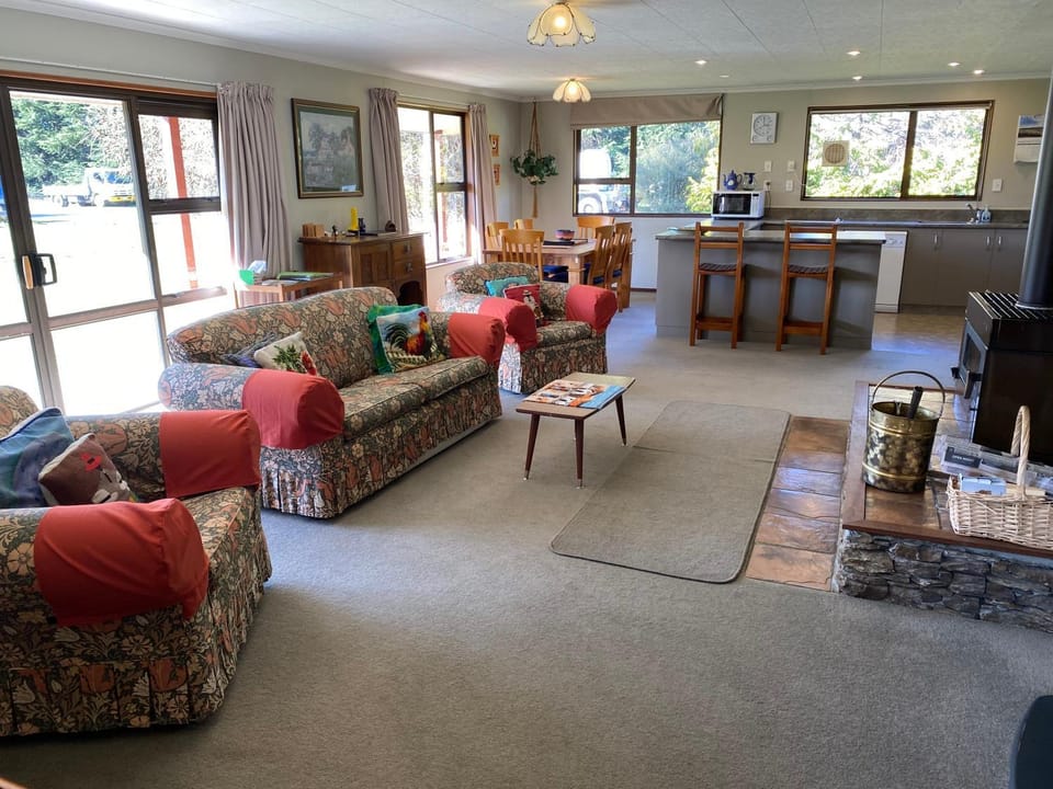 Clutha Country Cottage House in Wanaka