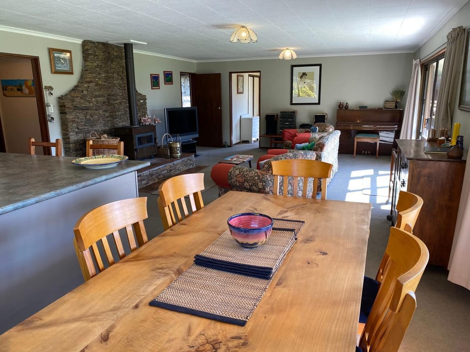 Clutha Country Cottage House in Wanaka