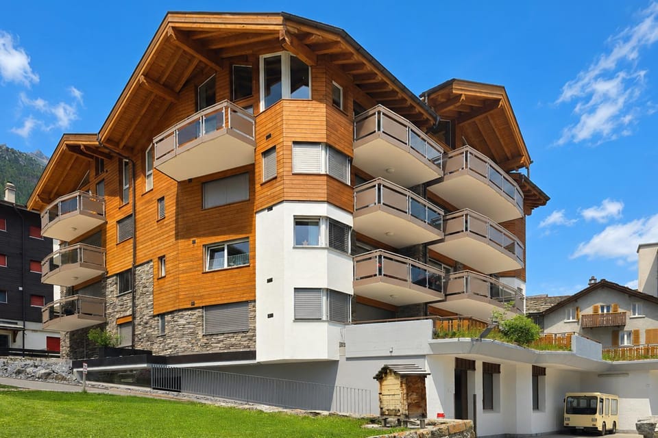 Property building, Day, View (from property/room), Balcony/Terrace