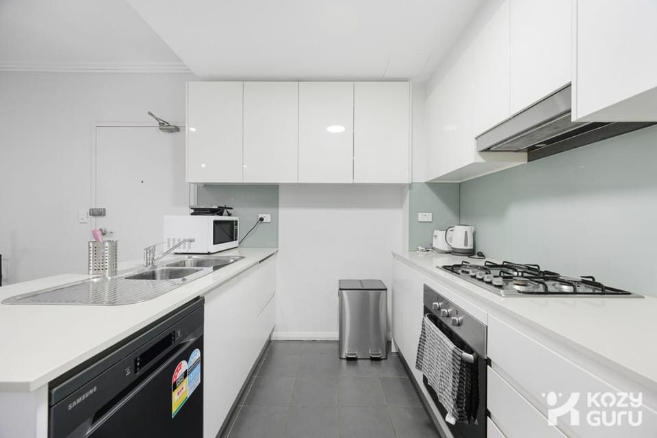 KozyGuru | Wolli Creek | Stylish Urban Retreat Apartment in Sydney