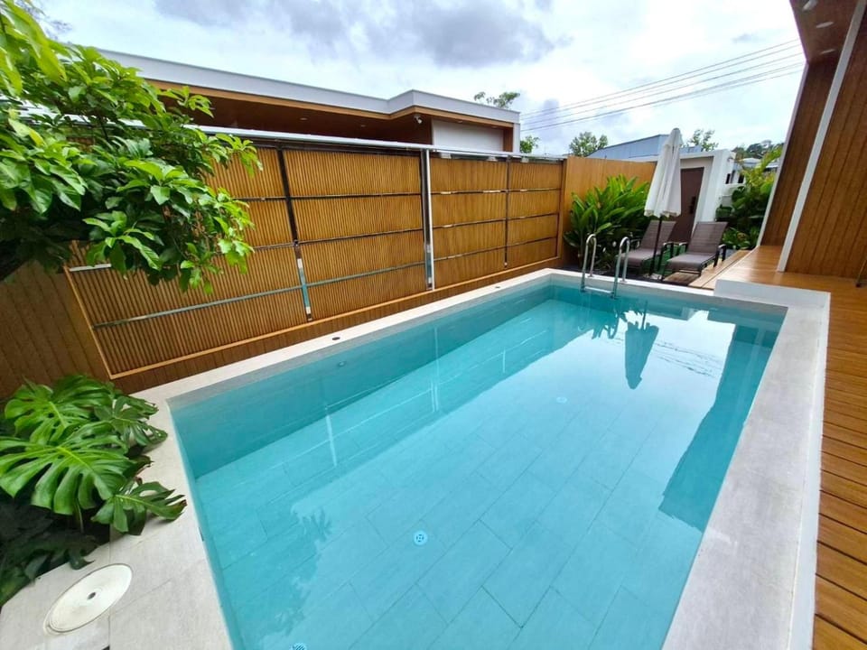 Pool view, Swimming pool, sunbed