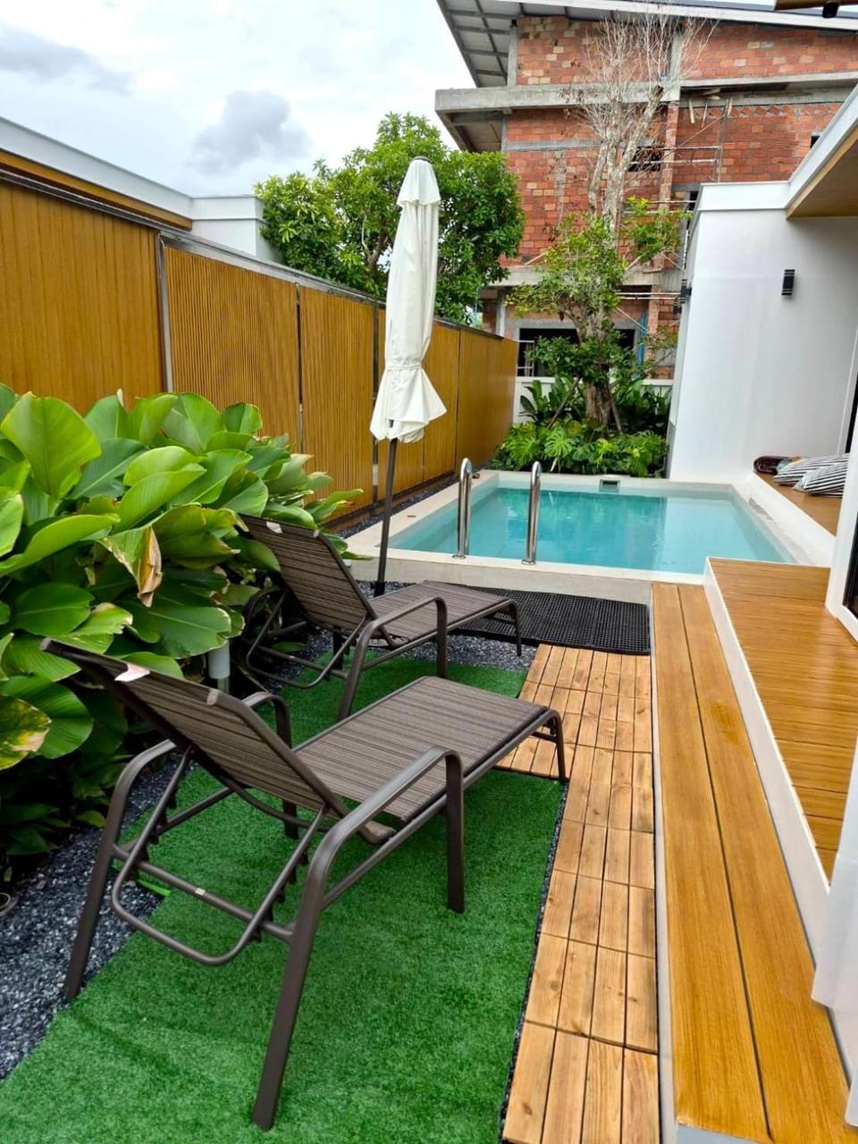 Garden view, Swimming pool, sunbed