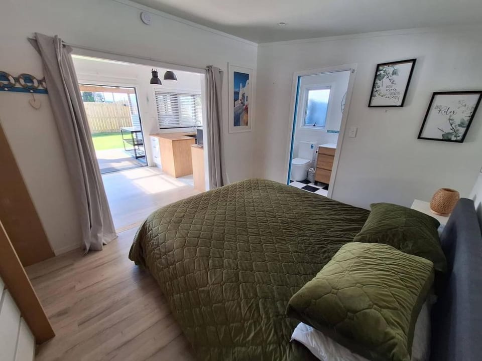Beach Pad House in Whangamatā