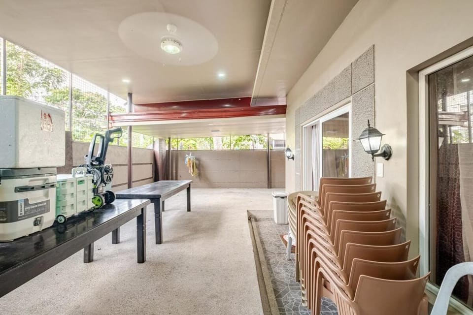 Kitchen or kitchenette, Seating area, Dining area