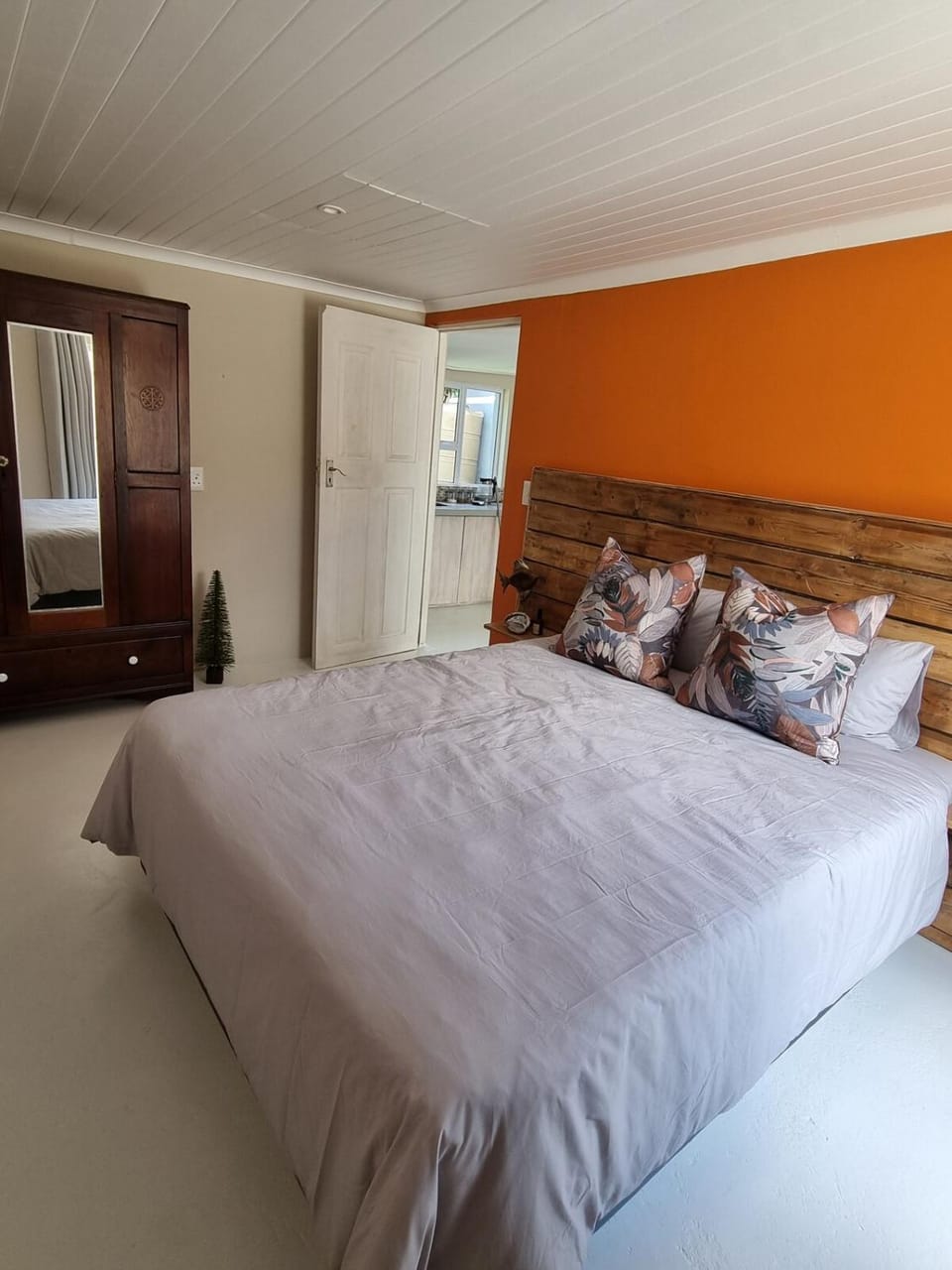 Bedroom, wardrobe