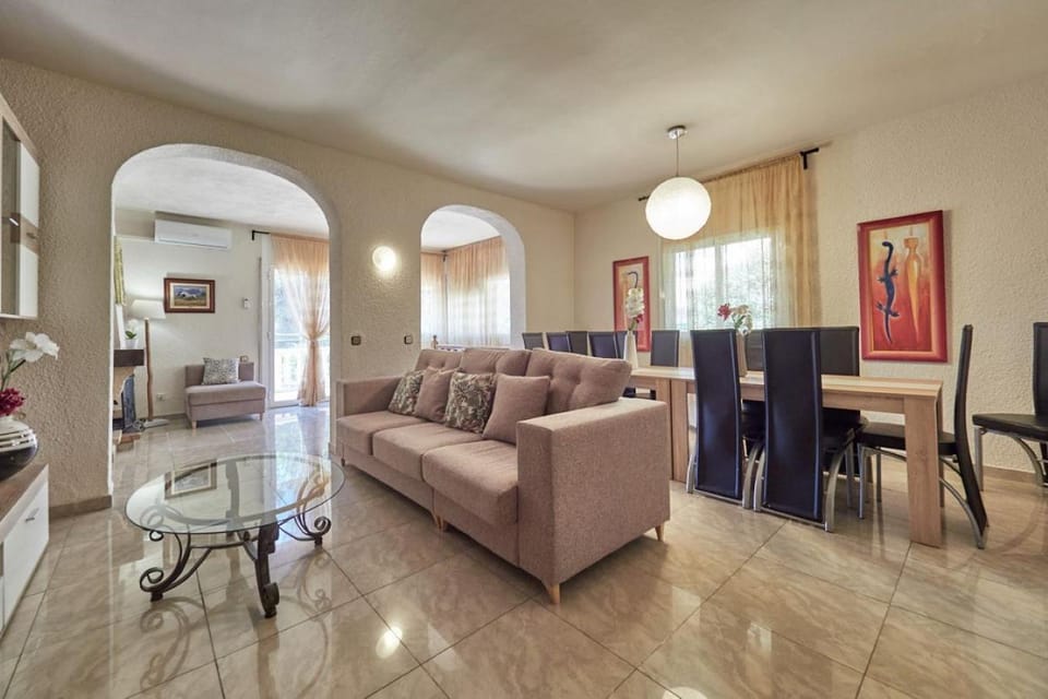 TV and multimedia, Living room, Dining area