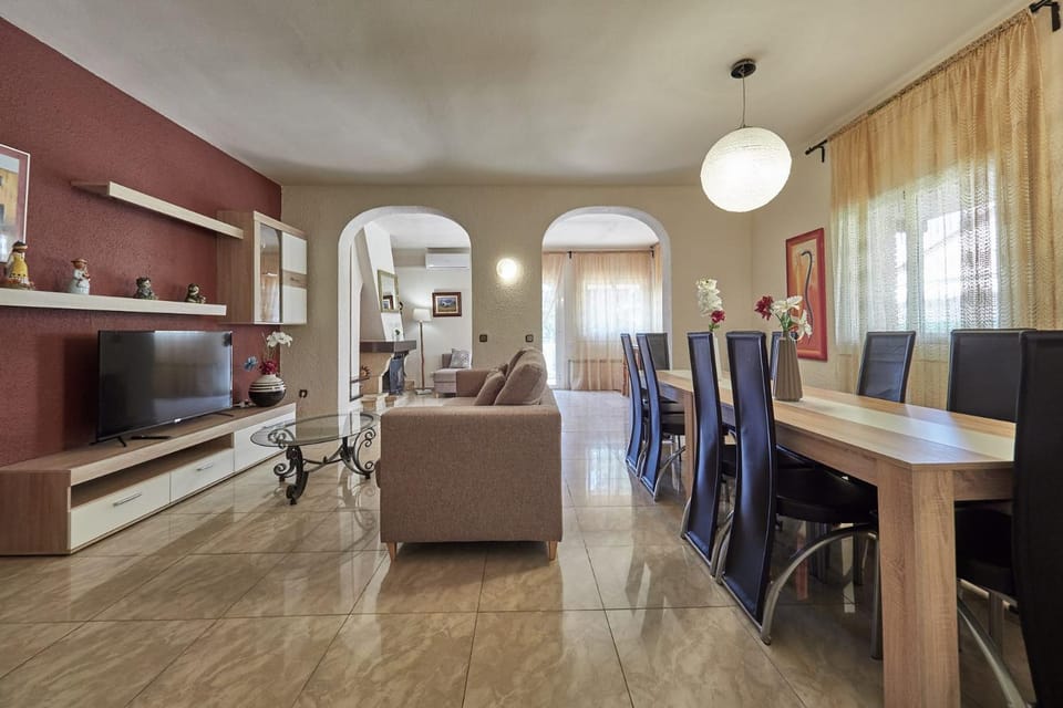 TV and multimedia, Living room, Photo of the whole room, Evening entertainment, Bedroom