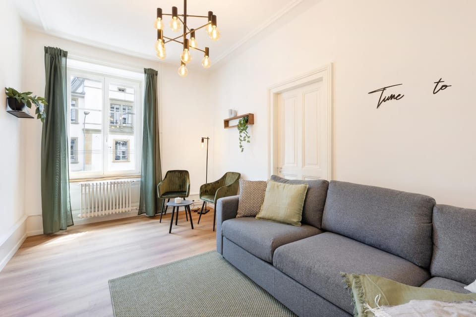 Living room, Seating area, internet